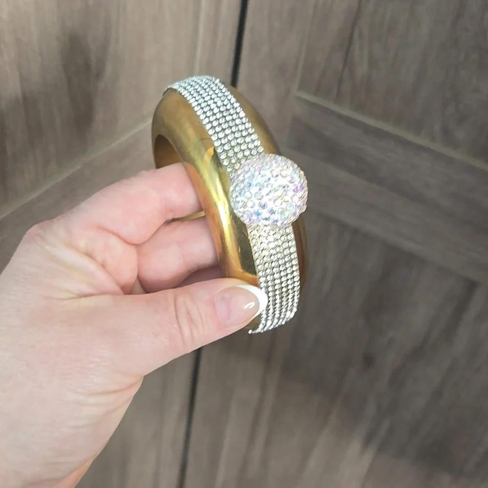 N/A elegant gold